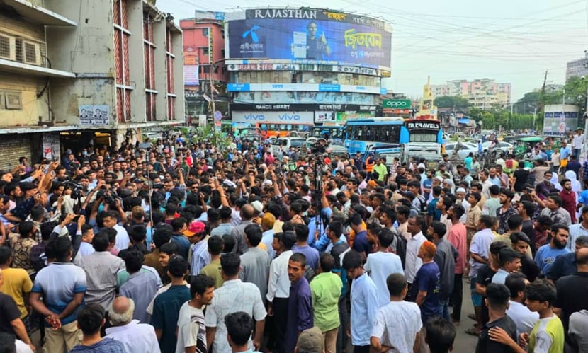 কারদের কোনোভাবেই বিকেল ৪টার আগে নিউমার্কেট মোড়ে না বসার নির্দেশ মেয়র শাহাদাতের। ছবি: সারাবাংলা