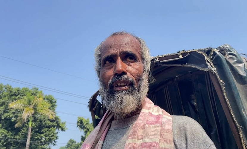 জীবনযুদ্ধে হার না মানা রিকশাচালক সাজামাল। ছবি: সারাবাংলা