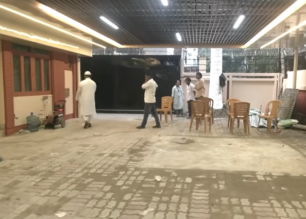 গুলশান এভিনিউর ১৯৬ নম্বর বাসাটিতে চলছে ঘষা-মাজার কাজ। ছবি: সারাবাংলা