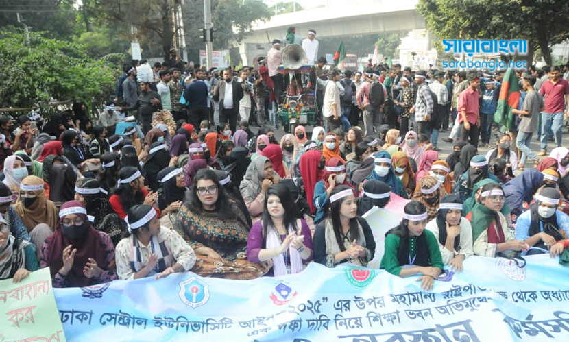 সচিবালয়ে আলোচনার পরামর্শ পুলিশের, অবরোধে অনড় ৭ কলেজের শিক্ষার্থীরা