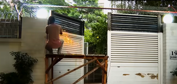 গুলশান এভিনিউর ১৯৬ নম্বর বাসাটিতে চলছে কর্মযজ্ঞ কাজ। ছবি: সারাবাংলা