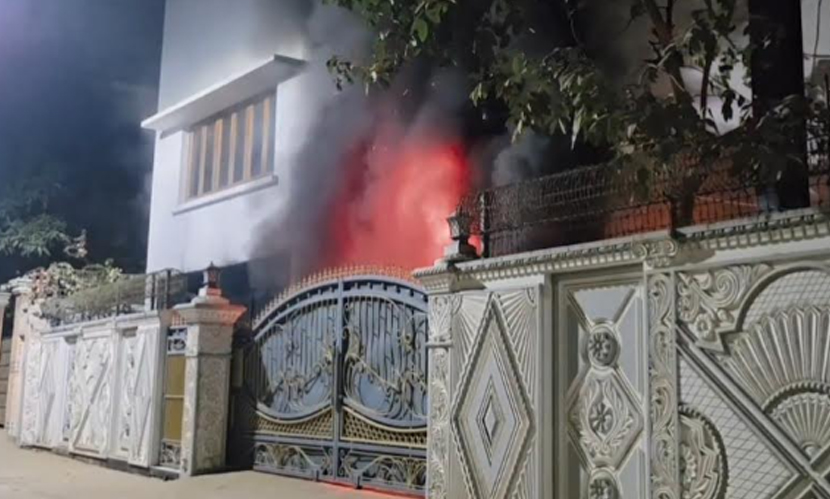 হাদির মৃত্যুর খবরে বান্দরবানে সাবেক মন্ত্রী বাহাদুরের বাসভবনে আগুন