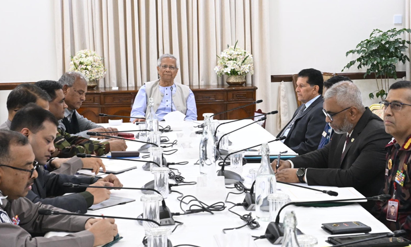যেকোনো মূল্যে আইনশৃঙ্খলা পরিস্থিতি স্বাভাবিক রাখতে হবে: প্রধান উপদেষ্টা