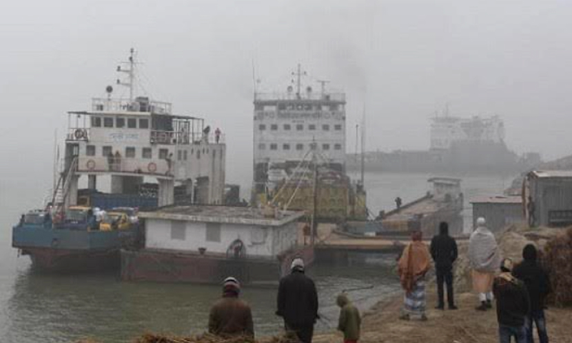 সাড়ে ৯ ঘণ্টা পর দৌলতদিয়া-পাটুরিয়ায় ফেরি চলাচল শুরু