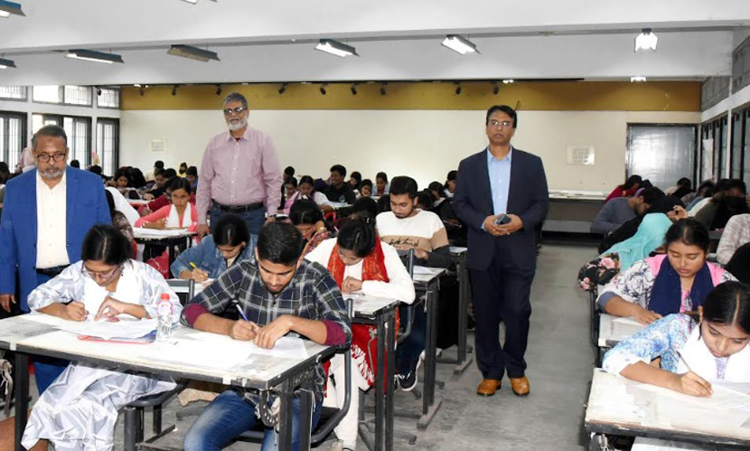 খুবির ‘সি’ ও ‘ডি’ ইউনিটের ভর্তি পরীক্ষা সুষ্ঠু ও শান্তিপূর্ণভাবে অনুষ্ঠিত