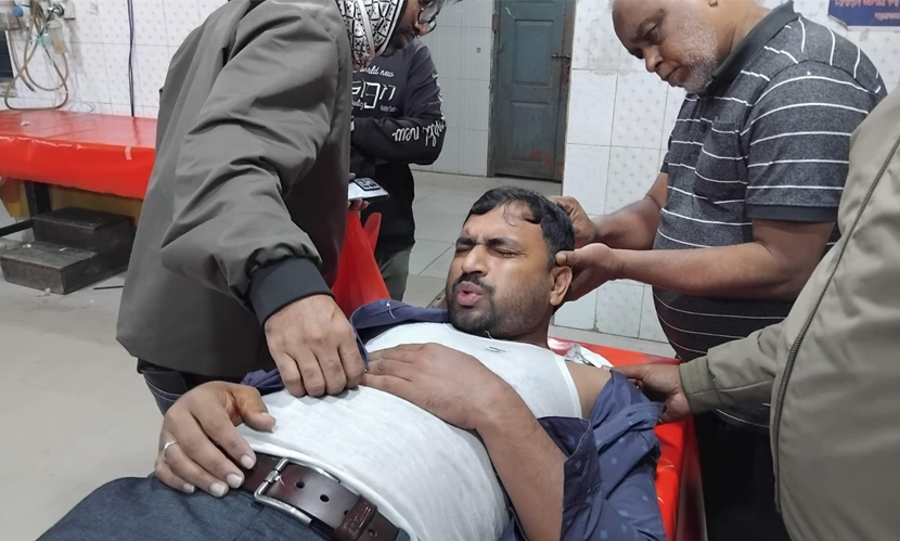 ধারালো অস্ত্র দিয়ে সাংবাদিকের মাথায় আঘাত, ফেলে দেওয়া হলো নদীতে