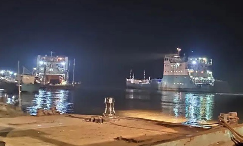 দৌলতদিয়া-পাটুরিয়া নৌপথে ফেরি চলাচল বন্ধ