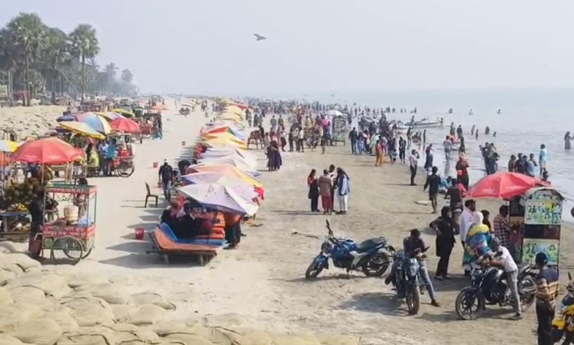সরকারি ছুটির দ্বিতীয় দিনে পর্যটকে ভরপুর কুয়াকাটা