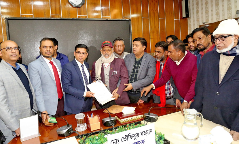 বগুড়ায় খালেদা জিয়া ও তারেক রহমানের পক্ষে মনোনয়নপত্র জমা