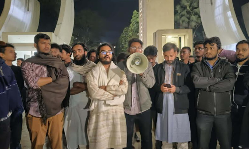 ওসমান হাদিকে গুলির প্রতিবাদে কুবি শিক্ষার্থীদের বিক্ষোভ