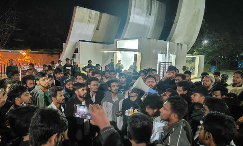 হাদিকে হত্যার প্রতিবাদে কুবিতে শিক্ষার্থীদের বিক্ষোভ