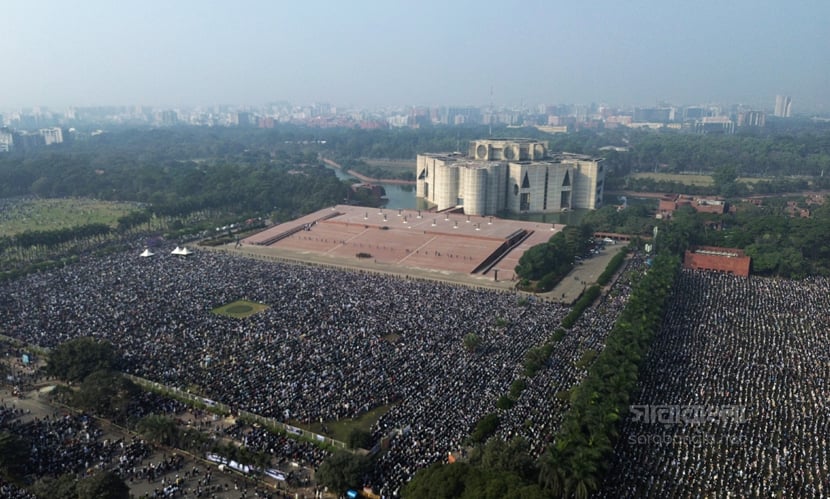 মানুষের যে স্রোত মিশেছিল অন্তহীন প্রাণের অনন্তযাত্রায় [ছবি]