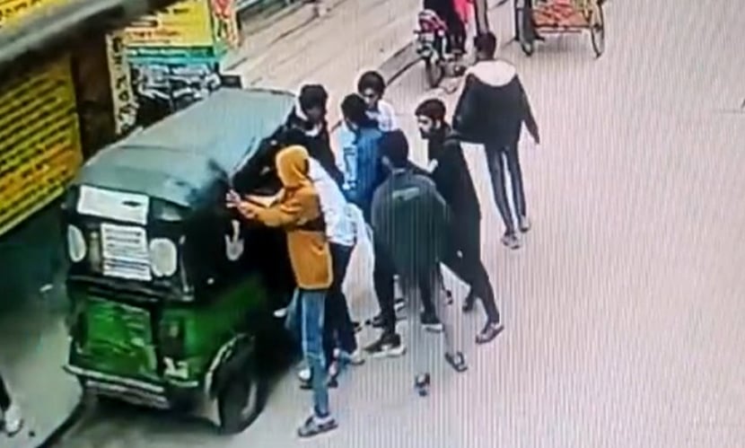 সিরাজগঞ্জে প্রকাশ্যে কলেজছাত্রকে কুপিয়ে হত্যা