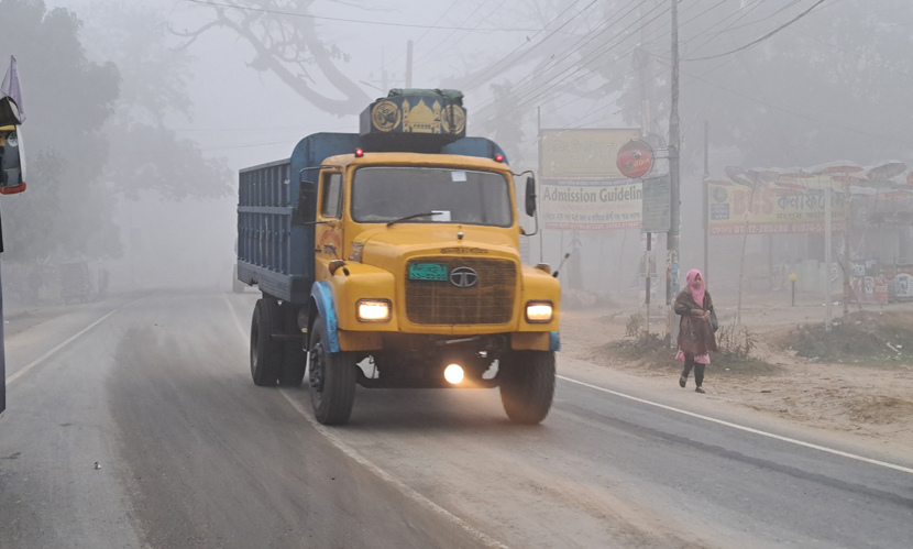 পৌষের হাড় কাঁপানো শীতে নাজেহাল রংপুরের জনজীবন