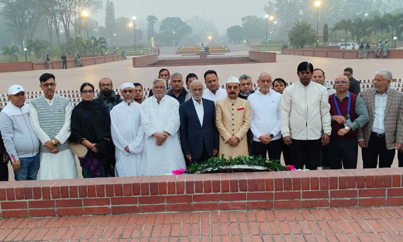 পথে জনতার ঢল, স্মৃতিসৌধে তারেক রহমানের পক্ষে নেতাদের শ্রদ্ধা