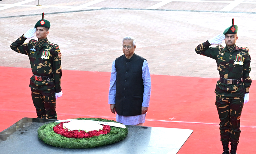 মিরপুর শহিদ বুদ্ধিজীবী স্মৃতিসৌধে রাষ্ট্রপতি ও প্রধান উপদেষ্টার শ্রদ্ধা