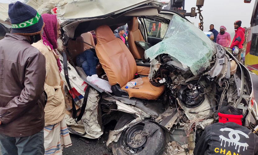 ফরিদপুরে ট্রাকের ধাক্কায় অ্যাম্বুলেন্সের ৩ যাত্রী নিহত