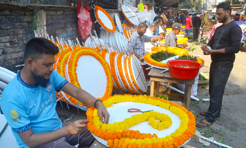 বিজয় দিবস ঘিরে বগুড়ায় অর্ধকোটি টাকার ফুল বিক্রির আশা