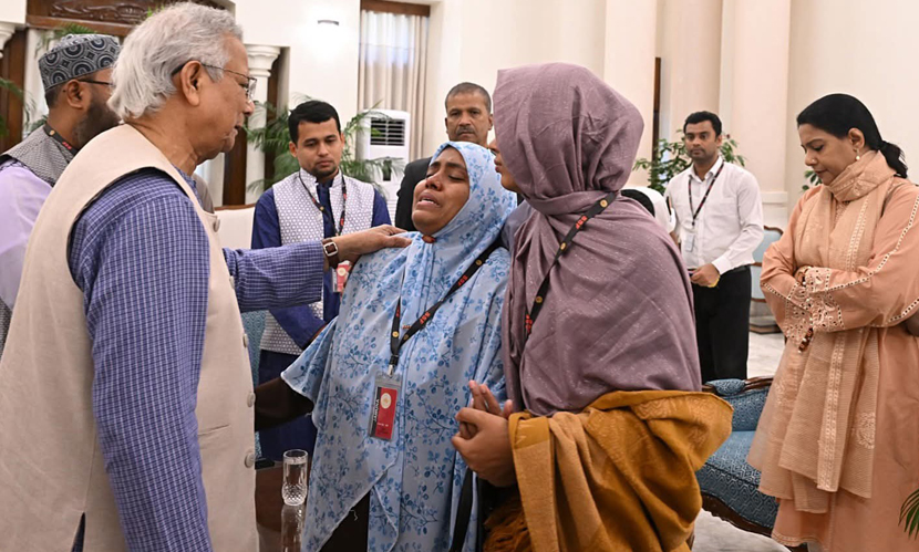 হাদির পরিবারের সঙ্গে প্রধান উপদেষ্টার সাক্ষাৎ, সর্বোত্তম চিকিৎসার আশ্বাস
