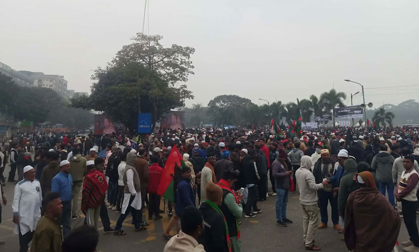 খালেদা জিয়ার জানাজায় অংশ নিতে মানুষের ঢল