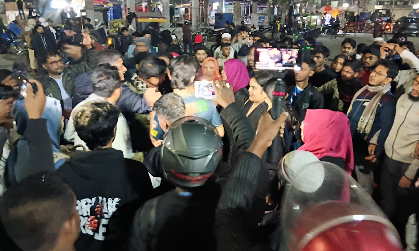 হাদির মৃত্যুতে উত্তাল খুলনা