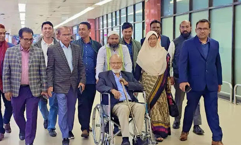 চিকিৎসা শেষে দেশে ফিরলেন খন্দকার মোশাররফ