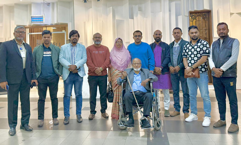 স্বাস্থ্য পরীক্ষার জন্য সিঙ্গাপুর গেলেন খন্দকার মোশাররফ