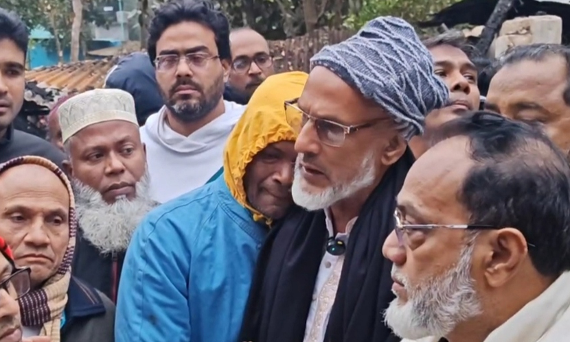 পিরোজপুরে অগ্নিকাণ্ডে ক্ষতিগ্রস্তদের পাশে বিএনপি প্রার্থী অধ্যক্ষ আলমগীর