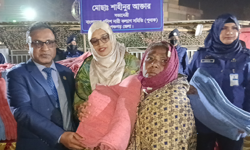 পঞ্চগড়ে শীতার্তদের মাঝে পুনাকের শীতবস্ত্র বিতরণ