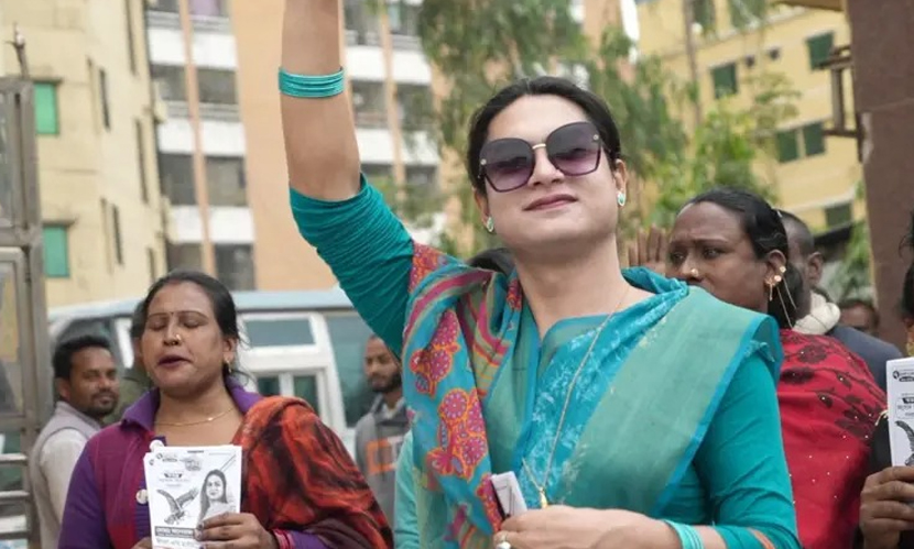 নির্বাচন থেকে সরে গেলেন তৃতীয় লিঙ্গের রানী
