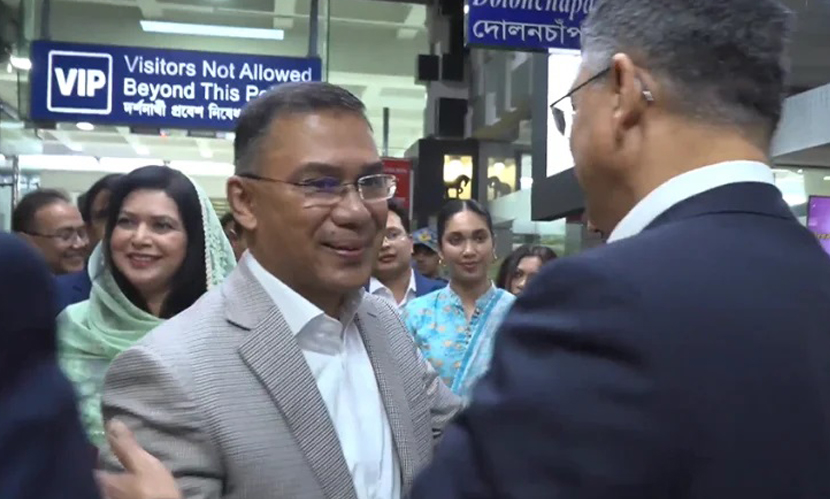অবশেষে দেশের মাটির স্পর্শে তারেক রহমান