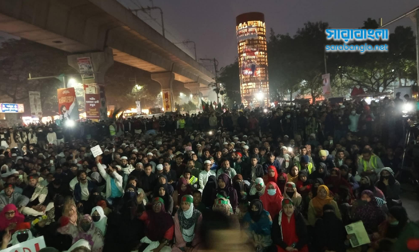 রাতভর রাজপথেই অবস্থান করবেন বিক্ষোভকারীরা
