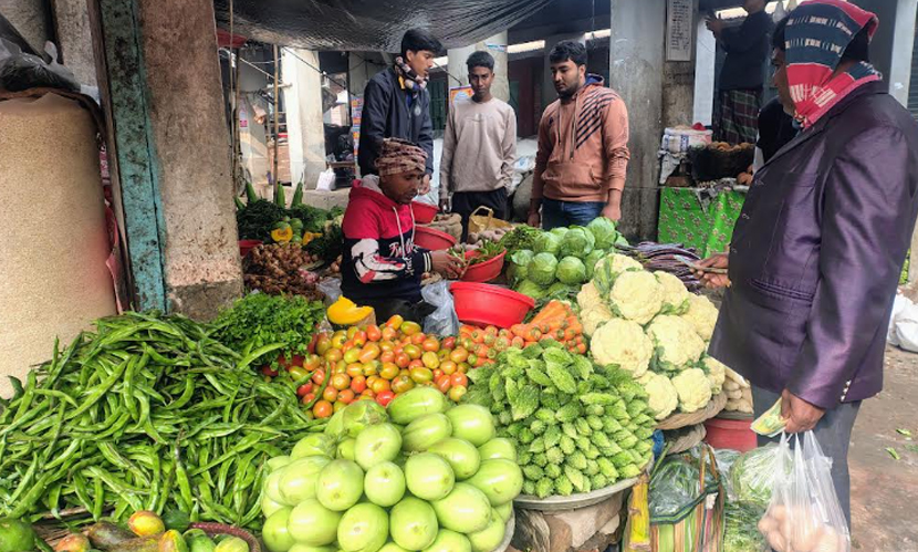 রাজবাড়ীতে কমেছে শীতকালীন সবজির দাম, স্বস্তি ক্রেতাদের