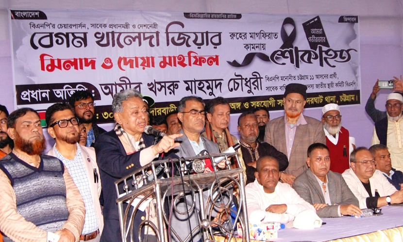 আমি ক্ষমতাবান এই চিন্তা থেকে বেরিয়ে আসতে হবে: আমীর খসরু