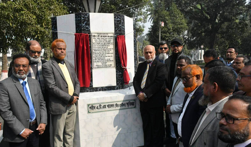 বাকৃবিতে নতুন রূপে বীর মুক্তিযোদ্ধা খালেদের স্মৃতিস্তম্ভ উদ্বোধন