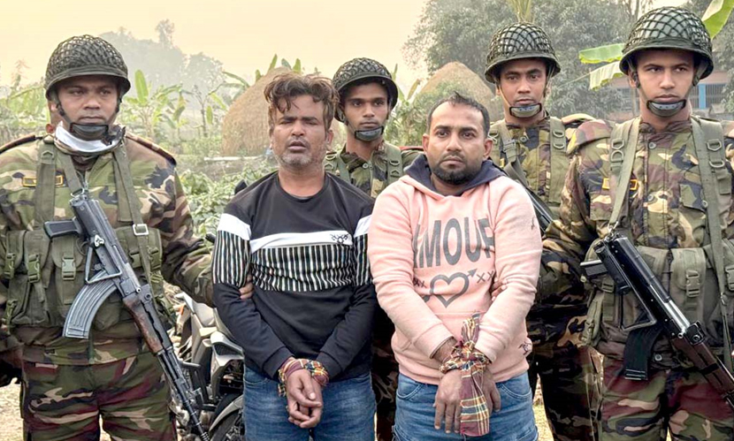 বগুড়ায় পিস্তল ও দেশীয় অস্ত্রসহ আটক ২