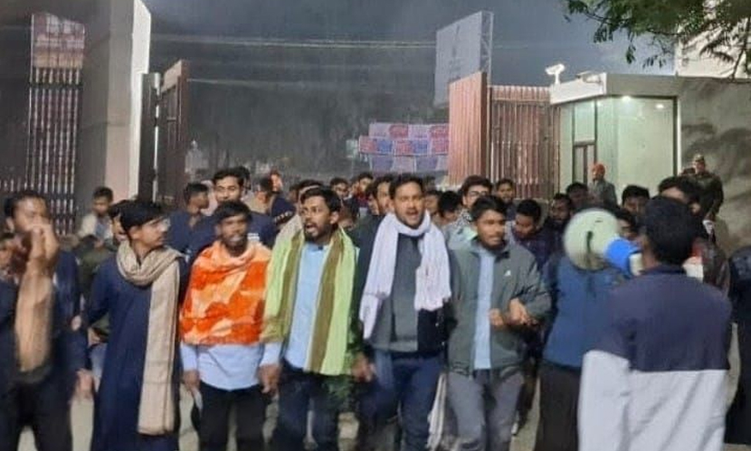 শাকসু নির্বাচন স্থগিতের প্রতিবাদে বেরোবিতে বিক্ষোভ