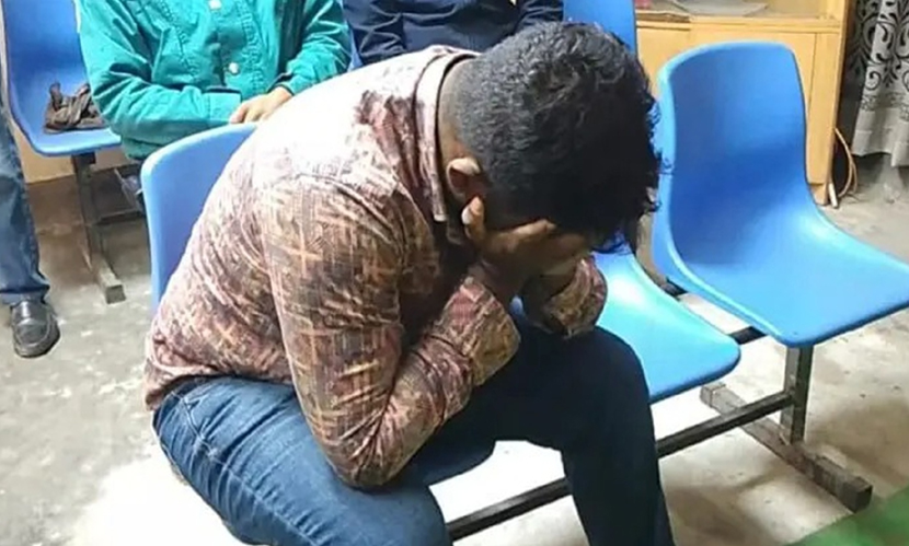 বেরোবিতে রাবির ভর্তি পরীক্ষায় মোবাইল-পকেট রাউটারসহ পরীক্ষার্থী আটক