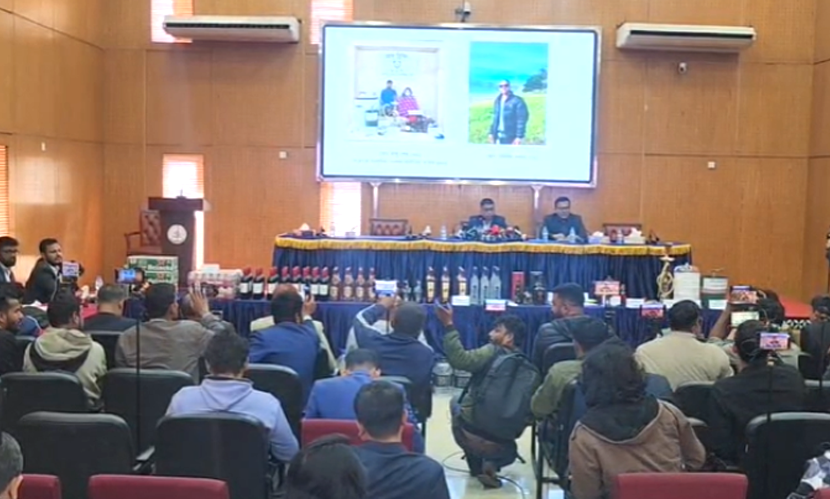 রাজধানীতে ভেজাল মদের কারখানা, বিদেশি সিল লাগিয়ে বাজারজাত