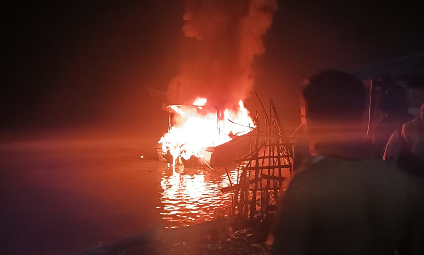 মোংলায় নৌপুলিশের স্পিড বোটে আগুন, দগ্ধ ১
