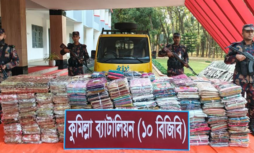কুমিল্লায় ১ কোটি ৩৪ লাখ টাকার ভারতীয় শাড়িসহ পিকআপ জব্দ