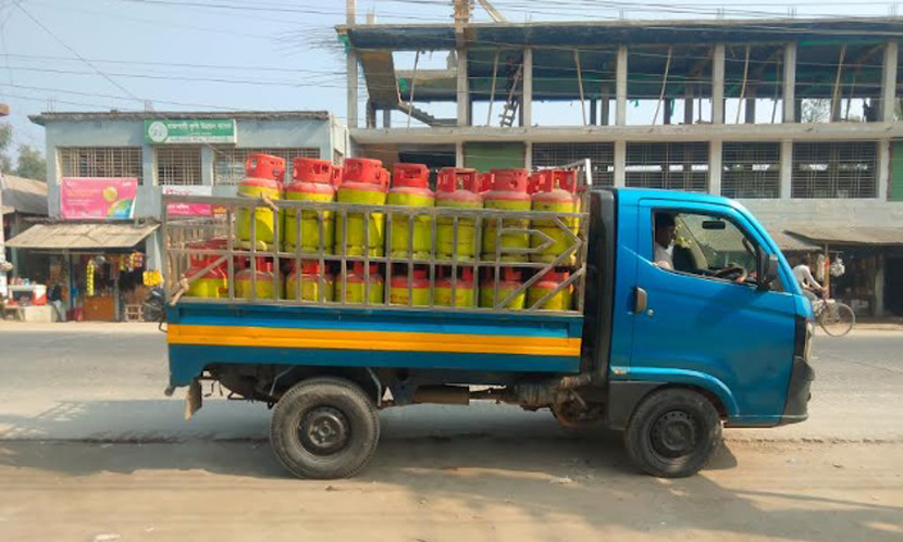 নীলফামারীতে এলপিজি সংকট, বেশি দামে বিক্রি