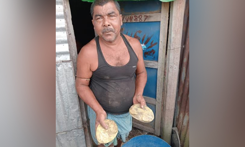 নোয়াখালীতে কচ্ছপসহ বিক্রেতা আটক