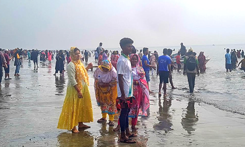 শীত মৌসুমের শেষ সময়ে পর্যটকে পরিপূর্ণ কুয়াকাটা