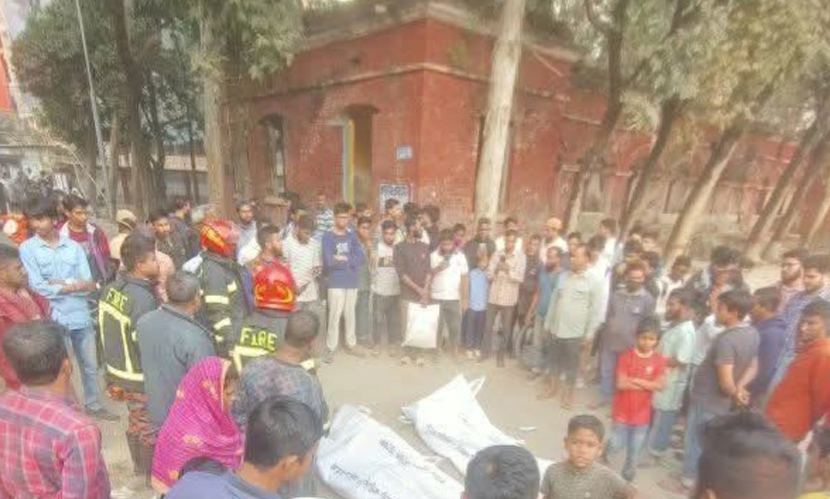 ল্যাম্পপোস্ট চুরি করতে গিয়ে বিদ্যুতায়িত হয়ে ২ যুবকের মৃত্যু