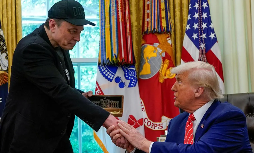 ইরানে আবার ইন্টারনেট চালু করতে মাস্কের সঙ্গে কথা বলবেন ট্রাম্প