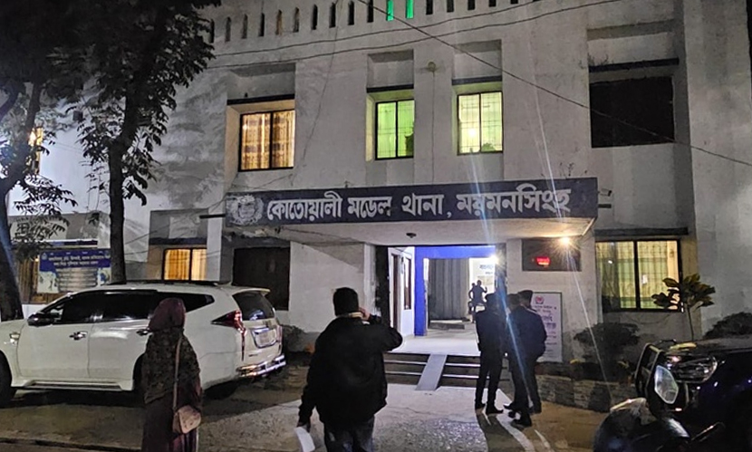ময়মনসিংহে পুলিশকে কুপিয়ে হাতকড়াসহ আসামি ছিনতাই, আহত ৫