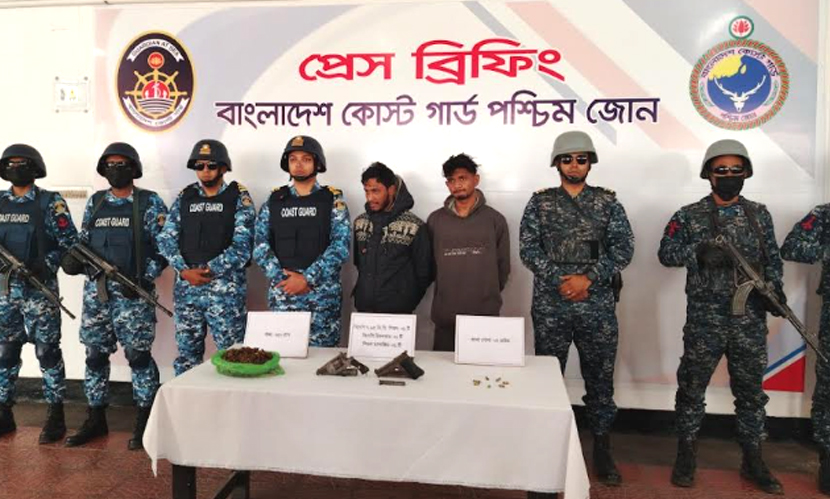 খুলনায় বিদেশি অস্ত্র ও মাদকসহ ২ সন্ত্রাসী আটক
