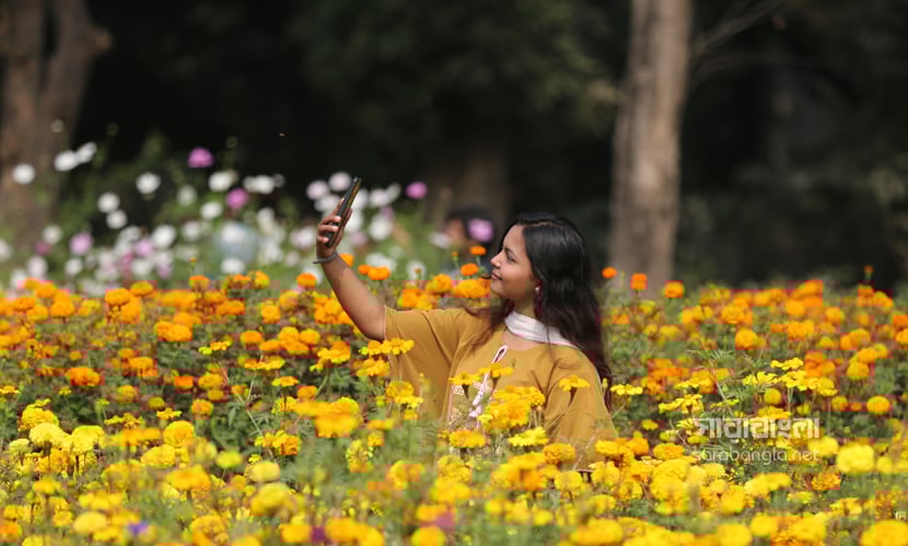 ফুল উৎসবে রমনায় প্রাণের উচ্ছ্বাস [ছবি]