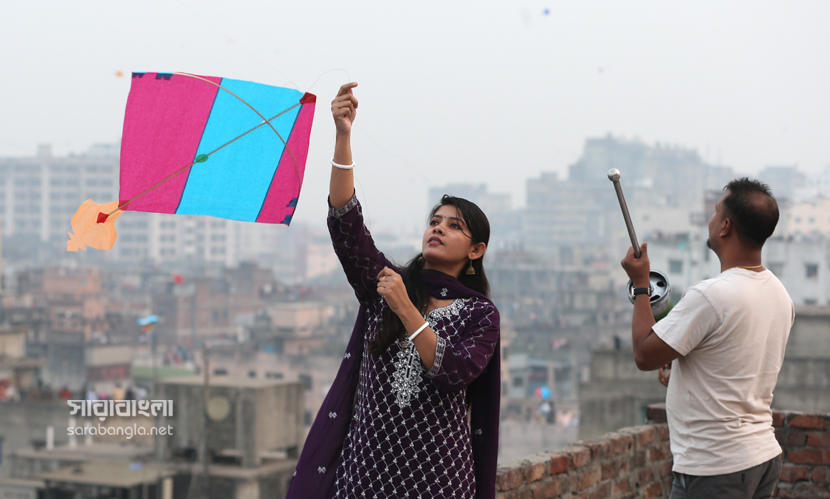 ঐতিহ্য ও ঘুড়ির রংয়ে সাকরাইনে মেতেছিল পুরান ঢাকা